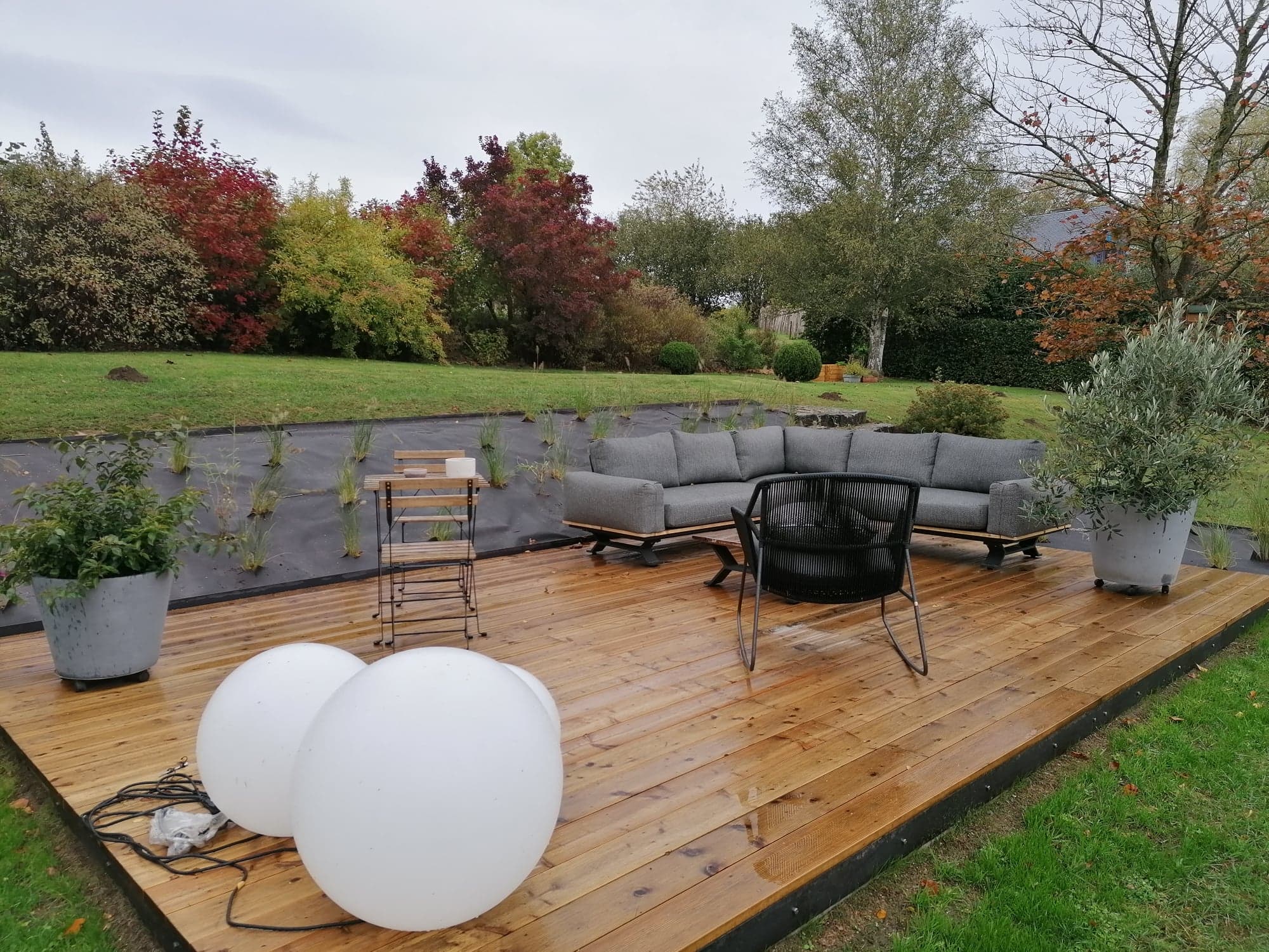 Terrasse et bardage d'un jacuzzi en Mélèze