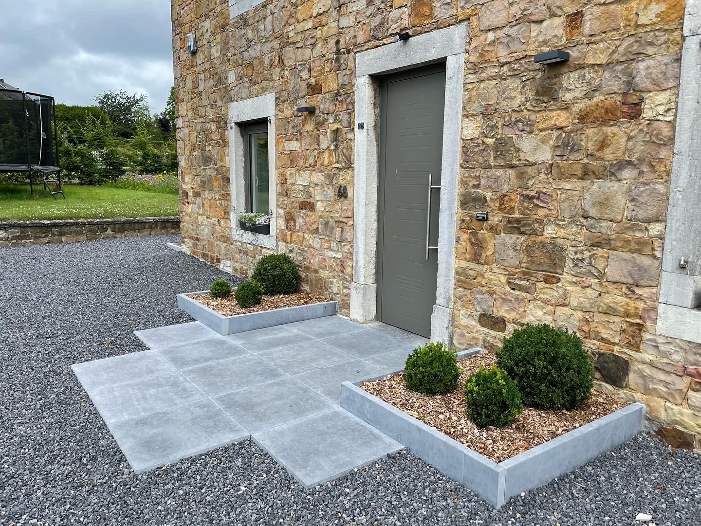 Réalisation d'un chantier complet alliant la pierre bleue Belge et l'acier corten.